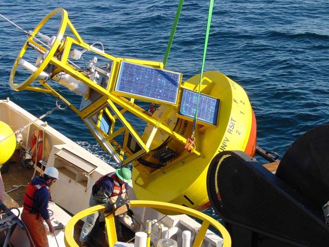 Recovering a GoMOOS buoy in cooperation with the University of Maine Gulf of Maine Ocean Observing System. Picture