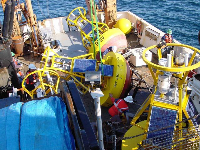 Recovering a GoMOOS buoy in cooperation with the University of Maine Gulf of Maine Ocean Observing System. Picture