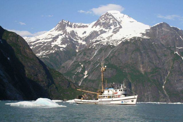 NOAA Ship JOHN N Picture