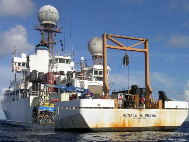 Stern view of NOAA Ship RONALD H Picture