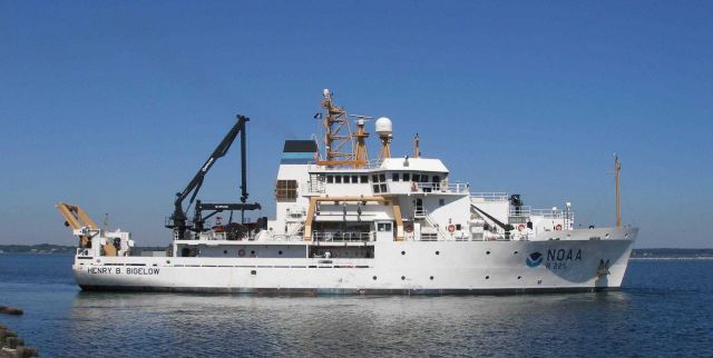 NOAA Ship HENRY B Picture
