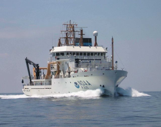 NOAA Ship HENRY B Picture