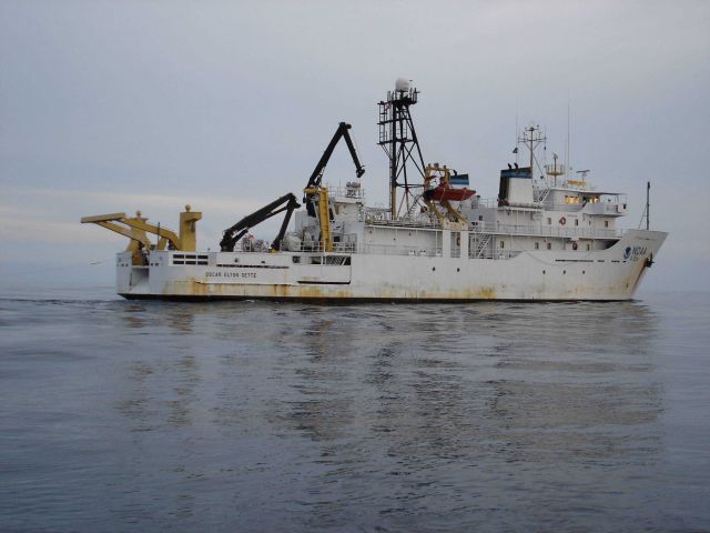 NOAA Ship OSCAR ELTON SETTE Picture
