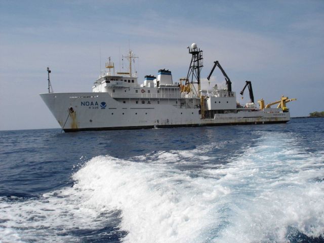 NOAA Ship OSCAR ELTON SETTE Picture