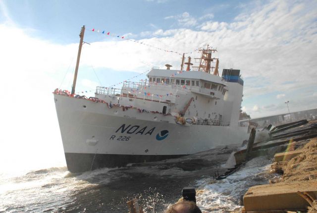 NOAA Ship PISCES launch photo -10. Picture