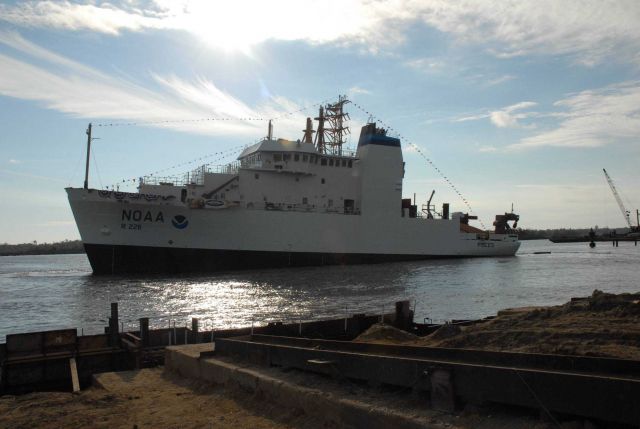 NOAA Ship PISCES launch photo -11. Picture