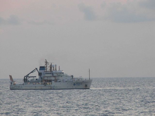 NOAA Ship HENRY B Picture