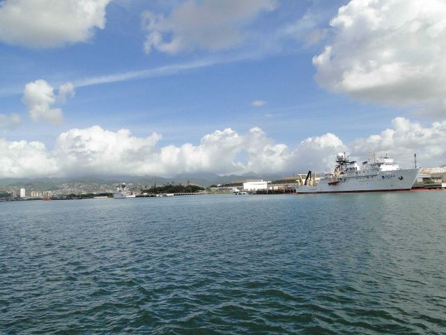 NOAA Ship OSCAR ELTON SETTE (R335) at pier Picture