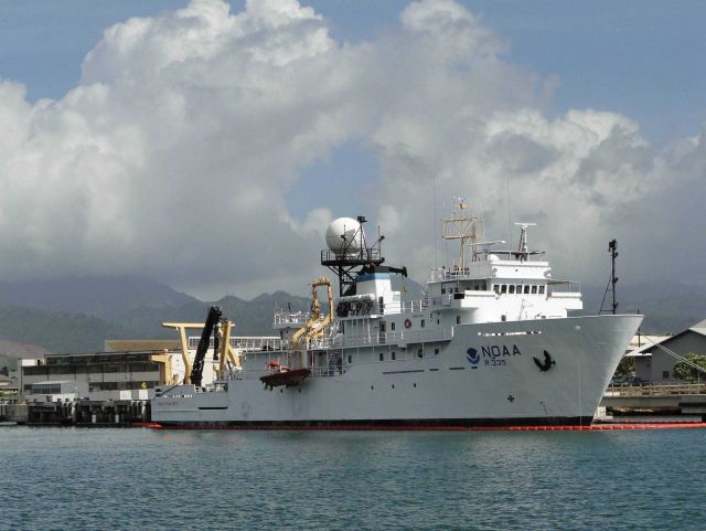 NOAA Ship OSCAR ELTON SETTE (R335) at pier Picture