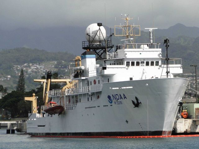NOAA Ship OSCAR ELTON SETTE (R335) at pier Picture