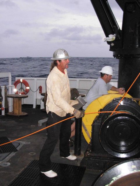 Buoy operations on the NOAA Ship KA'IMIMOANA Picture