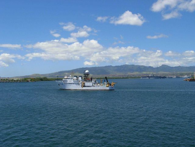 NOAA Ship OSCAR ELTON SETTE underway Picture