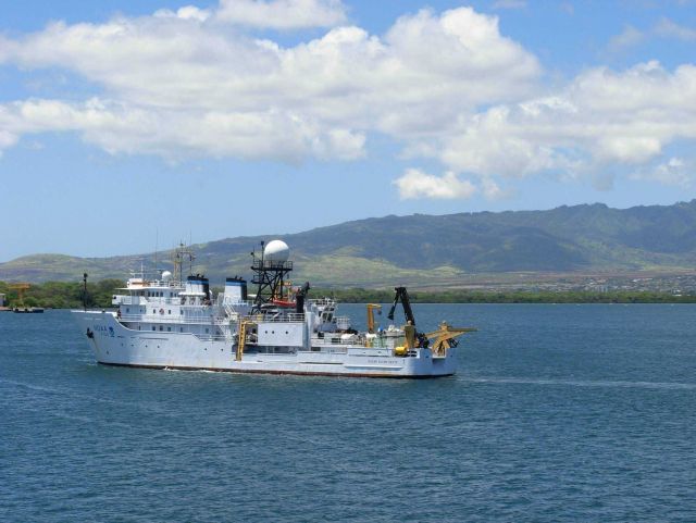 NOAA Ship OSCAR ELTON SETTE underway Picture