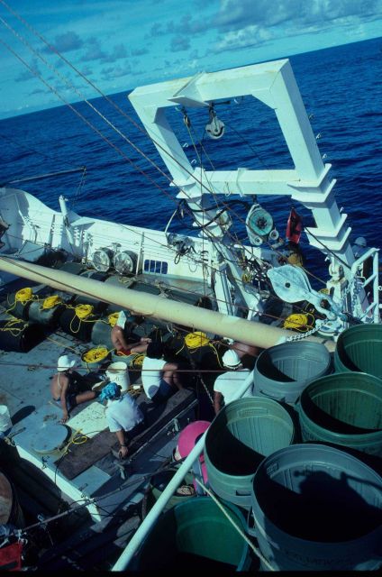 NOAA Ship TOWNSEND CROMWELL Picture