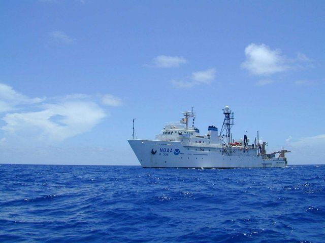 NOAA Ship GORDON GUNTER port side view. Picture