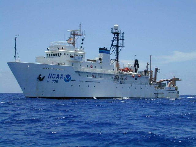 NOAA Ship GORDON GUNTER port side view. Picture