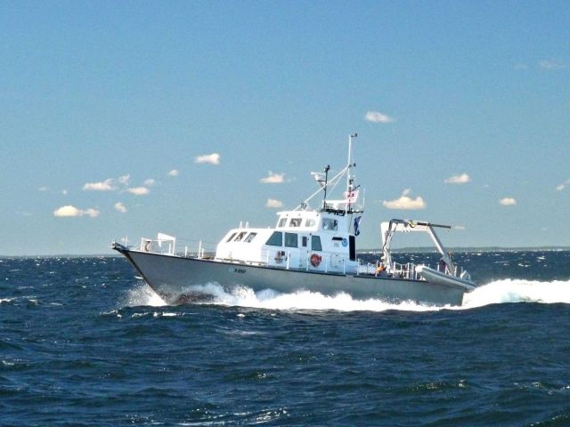NOAA research vessel R-8501 underway Picture