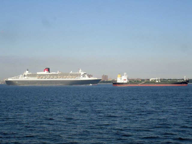 Cunard liner Queen Mary 2 departing New York Harbor. Picture