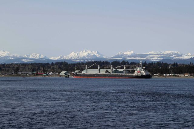 Army Corps of Engineers Dredge STUYVESANT off Columbia River entrance. Picture