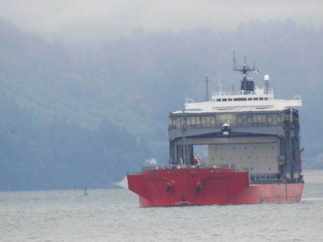 Heavy lift ship SAGA HORIZON anchored in the Columbia River. Picture