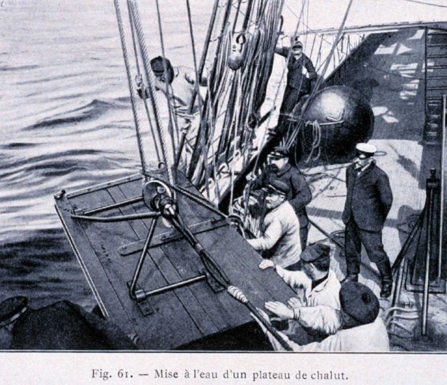 Deploying the doors of the trawling apparatus Picture