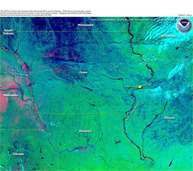 Heavy blue band shows flooding along the Mississippi River. Picture