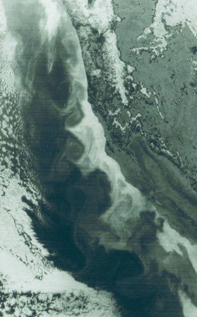Coastal currents on the California and Oregon coastline. Picture