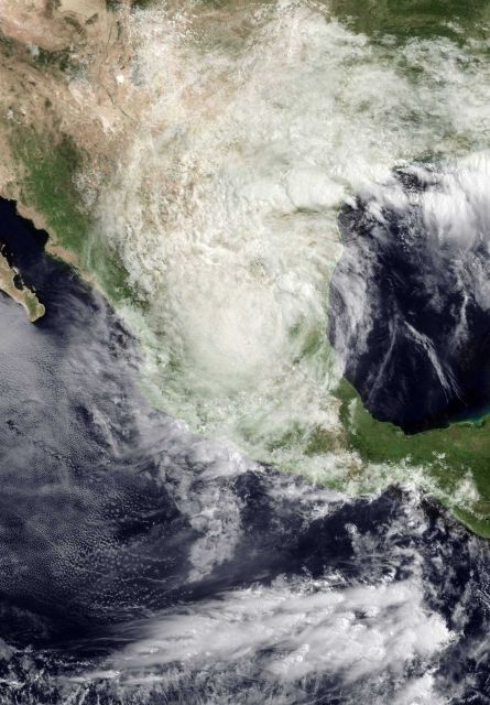 Tropical storm Alex covering much of Mexico with rain and winds Picture