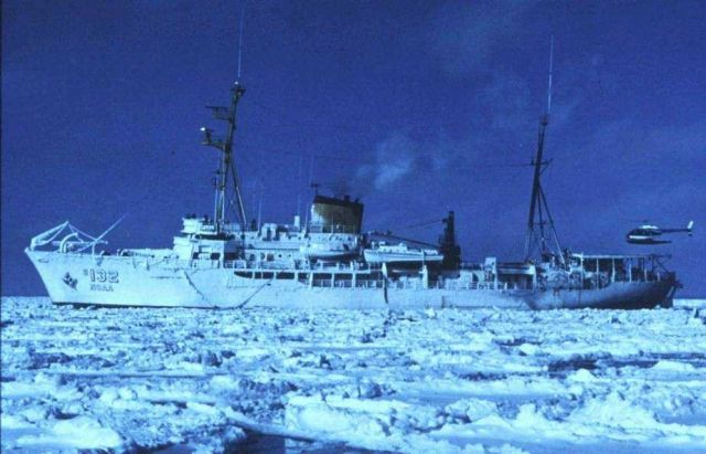 NOAA Ship SURVEYOR Picture
