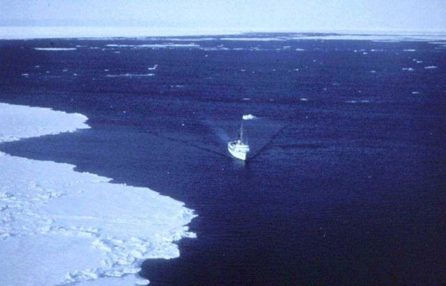 NOAA Ship SURVEYOR Picture