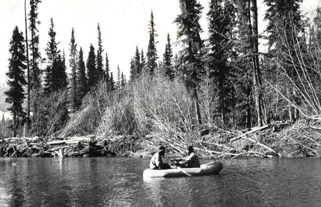Rubber boat used for crossing stream Picture