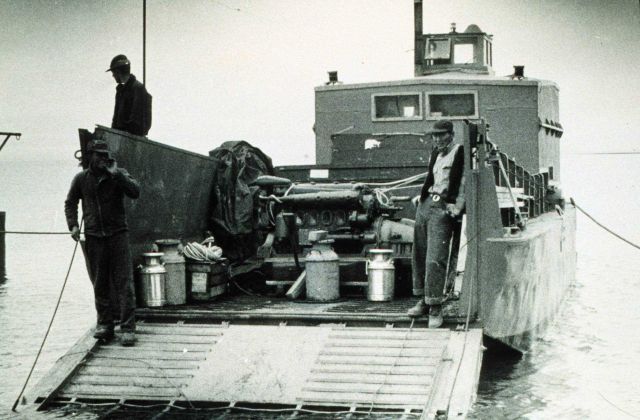 Landing equipment from a LCVP on the Arctic Coast Picture