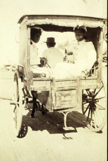 Hubert Paton and Bloomberg in a Cebu cart Picture