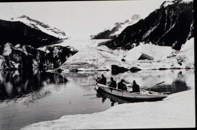 River boat among icebergs in Twin Lake Picture