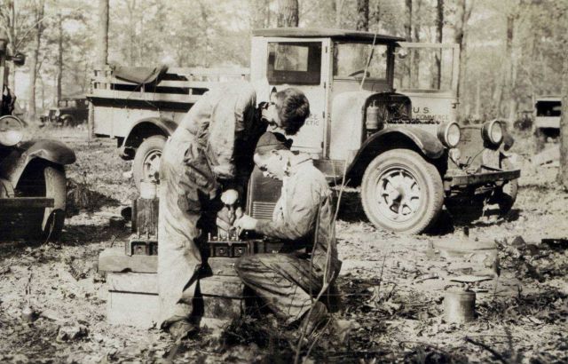 Truck repairs in the field Picture