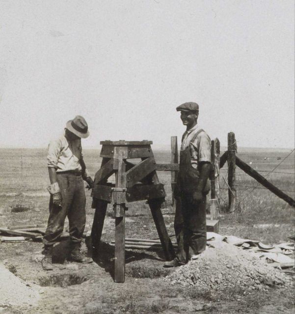 Portable observing tripod made of poplar Picture