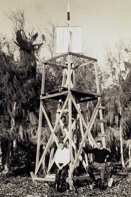 Triangulation station in shoal water Picture