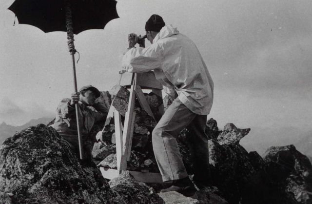 Observing at Station BAIN 1905 Picture
