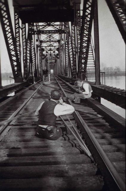 Leveling over the Tennessee River Bridge Picture