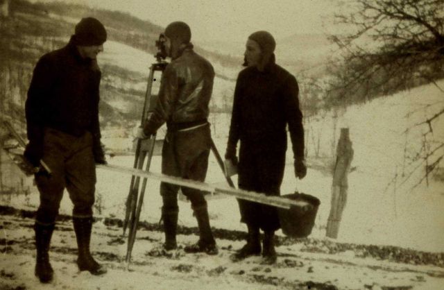 Carrying the fire bucket for cold fingers and frozen fountain pens Picture