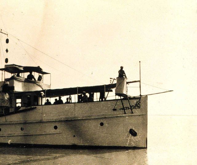 Double sounding chair arrangement Picture