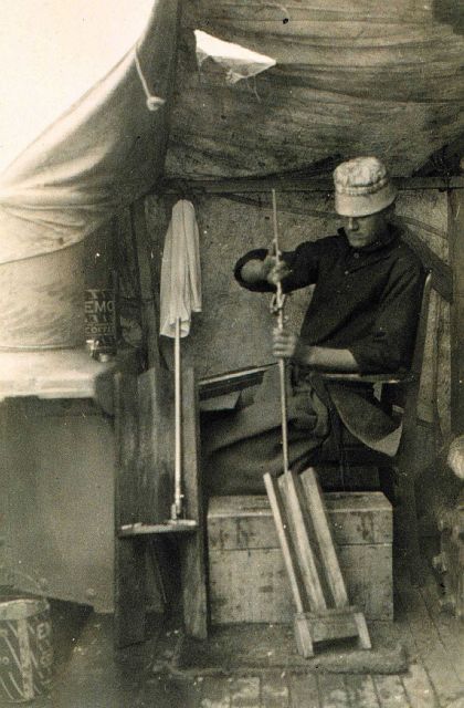 Shelter and equipment used in reading sounding tubes Picture