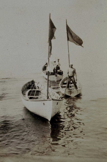 Floating signal off the Delaware coast Picture