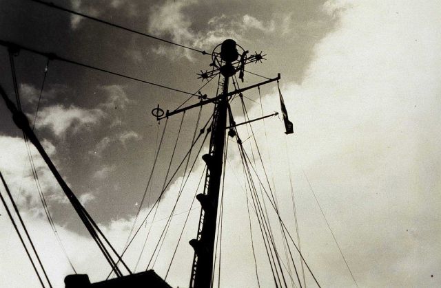 Shipboard Shoran antenna as viewed from bow Picture