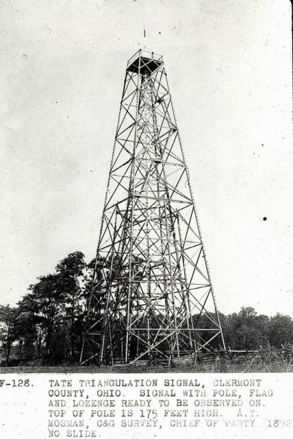 Station Tate showing attached signal pole Picture