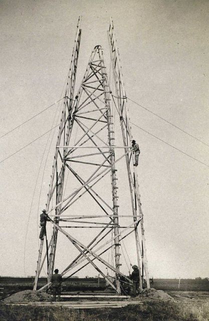 Putting ties on scaffolding at Station Foss Picture