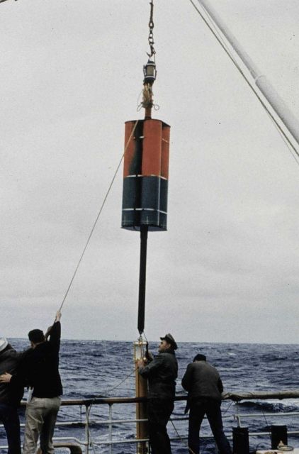 Hoisting deepsea current meter assemblage over starboard rail Picture