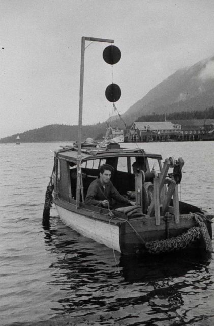 Anchored conducting current survey. Picture