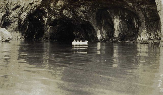 Small skiff inspecting sea caves Picture