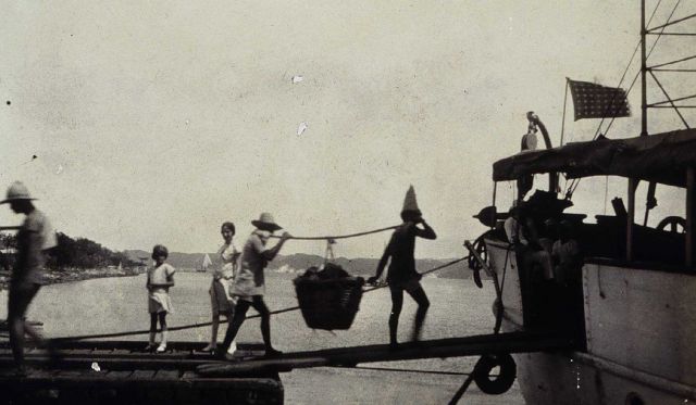 Coaling the MARINDUQUE at Sandakan. Picture